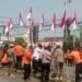 Semangat Kemerdekaan membara, BPBD Kabupaten Bogor dan Pemcam Ciomas Bagikan Bendera Merah Putih