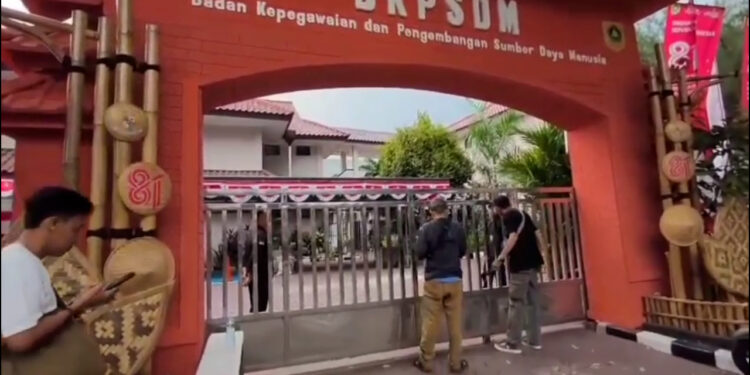 KPK Geledah Kantor BKPSDM Dan Bapenda Kabupaten Bogor