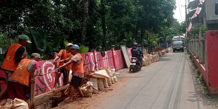 Proyek Galian Kabel Di Sukaraja Dikeluhkan Warga