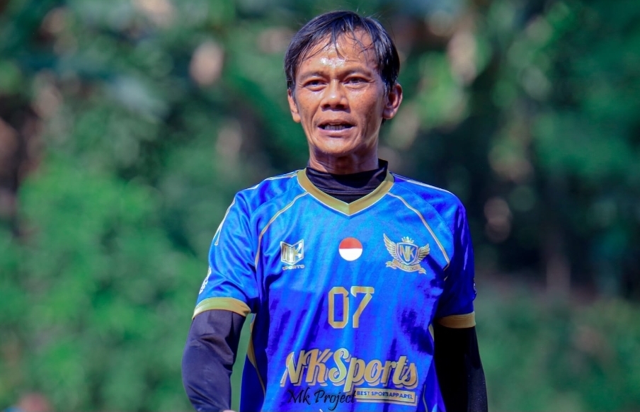Eno Sopian - Pesepak Bola 