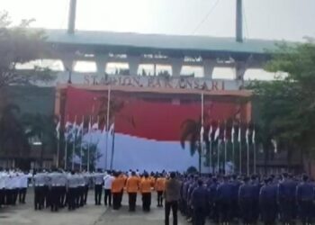 Pemkab Bogor Kibarkan Bendera Merah Putih Raksasa Di Stadion Pakansari