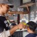 Tukang Cukur Di Rancabungur Viral Usai Tolak Ajakan Pasang Bendera