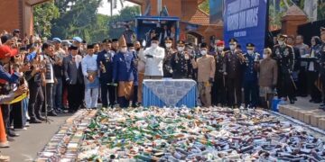 Di Hari Kemerdekaan, Polres Bogor Musnahkan Ribuan Botol Miras Dan Narkotika