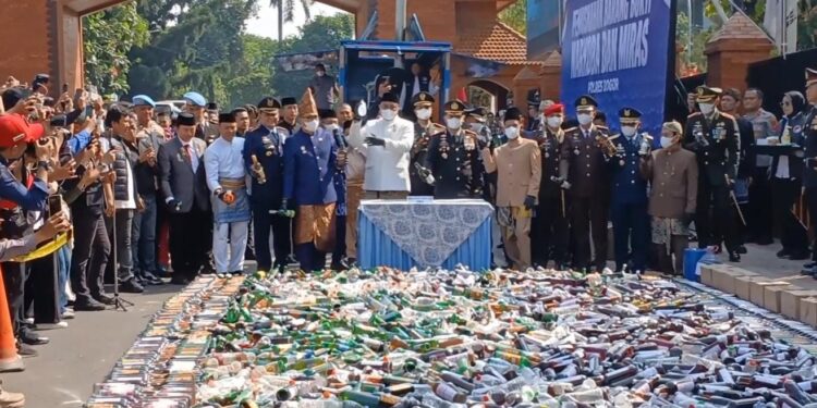 Di Hari Kemerdekaan, Polres Bogor Musnahkan Ribuan Botol Miras Dan Narkotika