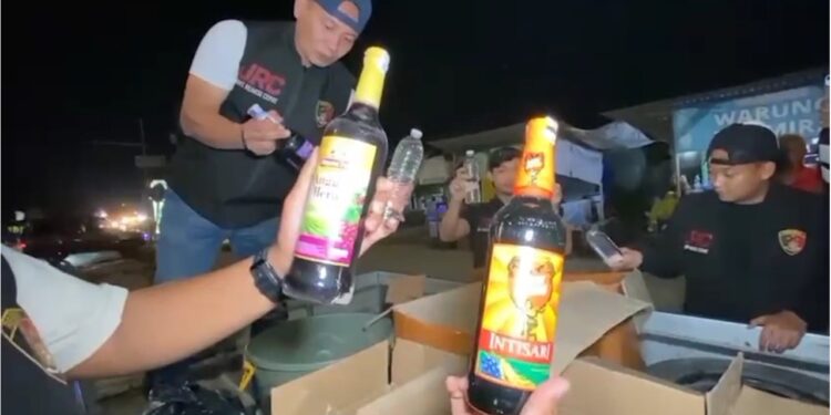 Polisi Sita 276 Botol Miras di Sukabumi, Penjualan Gunakan Mobil Keliling