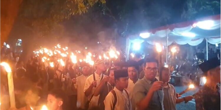 Ribuan Obor Meriahkan Malam Taptu HUT RI ke-81 Di Palabuhanratu