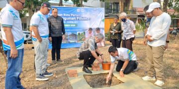 Direktur PT Sentul City Tbk Iwan Budiarsana saat peletakan batu pertama ruang bersama