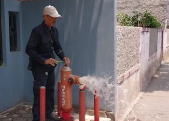 Giat Flushing Jaringan Pipa Perumda Tirta Pakuan Kota Bogor