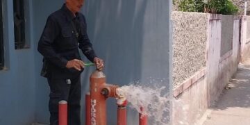 Giat Flushing Jaringan Pipa Perumda Tirta Pakuan Kota Bogor