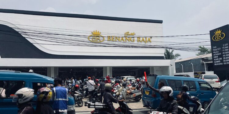 Benang Raja Ramai, Jalan Raya Tajur Jadi Korban Kemacetan