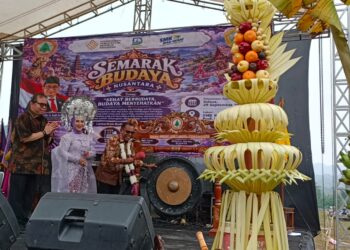 Pertujukan Semarak Budaya Nusantara SMK Kesehatan Prof.Dr.Moestopo Memukau Dan Dapat Penghargaan Kemenbud