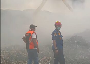 Tetap Bertahan Meski Lelah Dan Terpapar Asap, Bupati Rudy Tanpa Henti Pantau Kebakaran TPAS Galuga