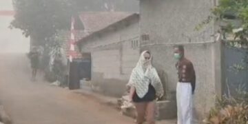 Asap Tebal Menggelapkan Langit, Warga Galuga Terjebak Penderitaan, Mata Perih dan Dada Sesak Nafas