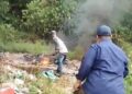 POL PP Kecamatan Cibungbulang, Amankan Pelaku Pembakaran Kabel Di TPAS Galuga
