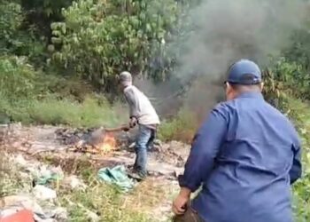 POL PP Kecamatan Cibungbulang, Amankan Pelaku Pembakaran Kabel Di TPAS Galuga