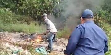 POL PP Kecamatan Cibungbulang, Amankan Pelaku Pembakaran Kabel Di TPAS Galuga