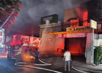 Diduga Konsleting Kabel Listrik, Leuwimart Ludes Terbakar