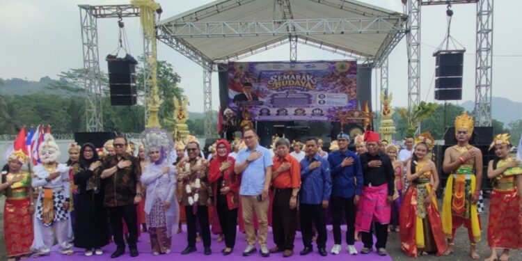Semarak Budaya Nusantara Di SMK KESEHATAN Prof. Dr. MOESTOPO, Lestarikan Warisan, Bangun Karakter Generasi Penerus