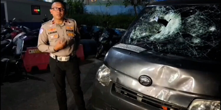 Diduga Ugal-Ugalan Pickup Tabrak Sejumlah Kendaraan Di Cibinong