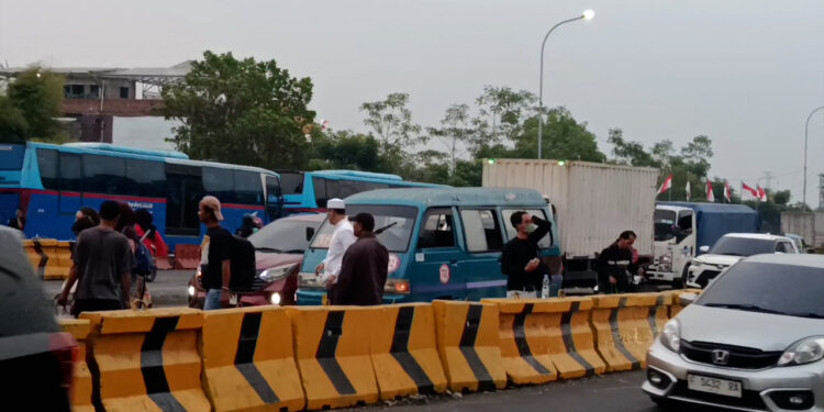 Angkot Dan Bus Ngetem Sembarangan Picu Kemacetan Di Simpang Ciawi