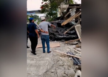 Truk Hilang Kendali Tabrak Daihatsu Sigra Dan Bengkel Di Megamendung, Pegawai Terluka