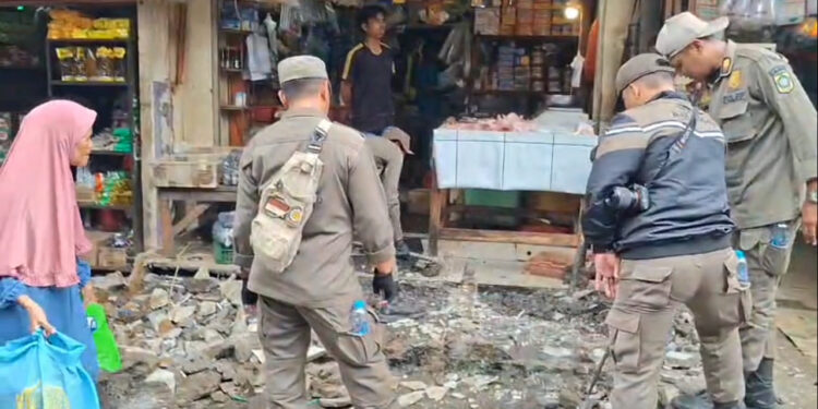 79 Bangunan Di Pasar Cisarua Dibongkar Satpol PP