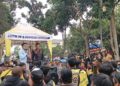 Ridho Rabbani, Kepala Cabang Maxim Sukabumi menemui mitra pengemudi usai audiensi bersama DPRD Kota Sukabumi.