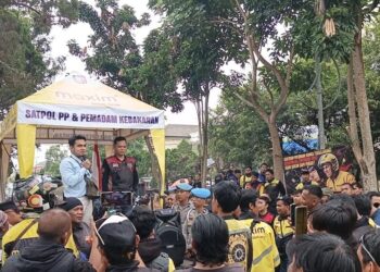 Ridho Rabbani, Kepala Cabang Maxim Sukabumi menemui mitra pengemudi usai audiensi bersama DPRD Kota Sukabumi.