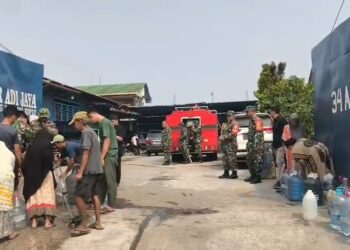 Korem 061 Suryakencana Salurkan Bantuan Air Bersih Ke Warga Desa Cibadak