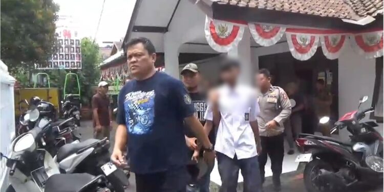 Warga Kebonjati Gagalkan Tawuran Pelajar, Empat Sajam Dan Seorang Siswa Diamankan