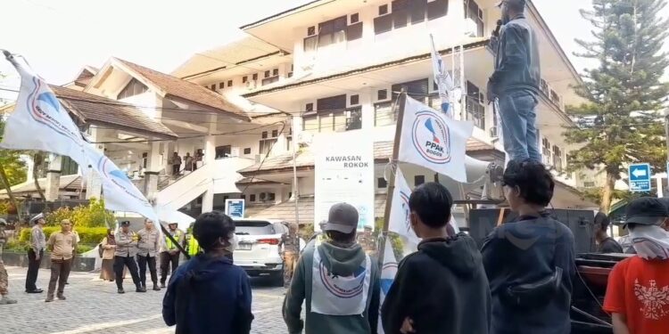 Mahasiswa PPAK Bogor Desak Evaluasi Kepala Dinas Pendidikan, Aksi Berujung Blokade Tol Jagorawi