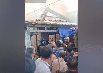 Empat Rumah Di Bondongan Bogor Terbakar, Warga Tersetrum Saat Bantu Padamkan Api