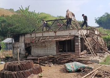 Rumah Lansia 74 Tahun Di Sukabumi Dibongkar, Warga Gotong Royong Bangun Kembali