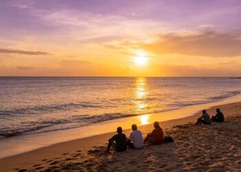 Tren Menikmati Sunset yang Makin Digemari Semua Kalangan