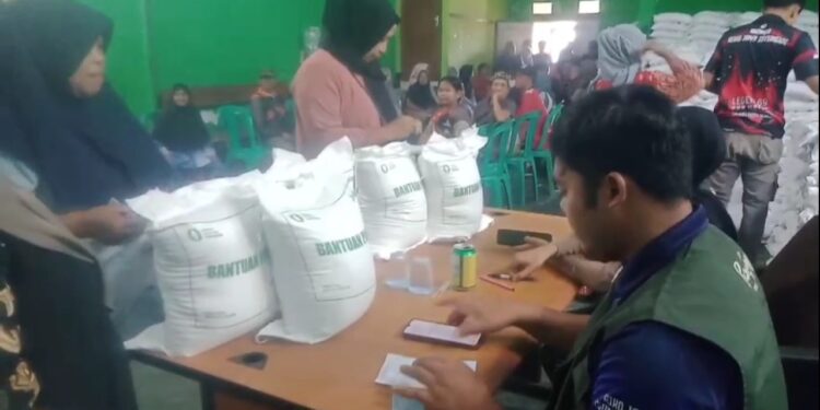 9.944 KPM Di Kecamatan Simpenan Sukabumi Terima Bantuan Beras 30 Kilogram