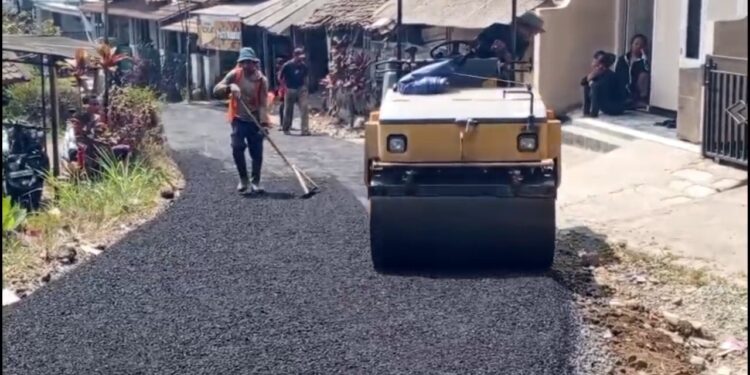 Jalan Kadudampit–Cimahi Girang Diperbaiki Warga Minta Perawatan Rutin