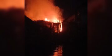 Diduga Korsleting Listrik 7 Rumah Terbakar Di Kadudampit Sukabumi