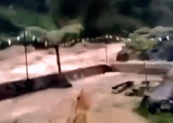 Banjir Bnadang Sungai Cikuluwung Terjang Caffe Tubing, Bangunan Di Bibir Sungai Diperiksa Keselamatannya