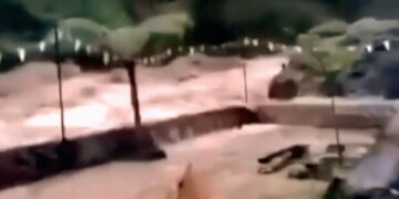 Banjir Bnadang Sungai Cikuluwung Terjang Caffe Tubing, Bangunan Di Bibir Sungai Diperiksa Keselamatannya