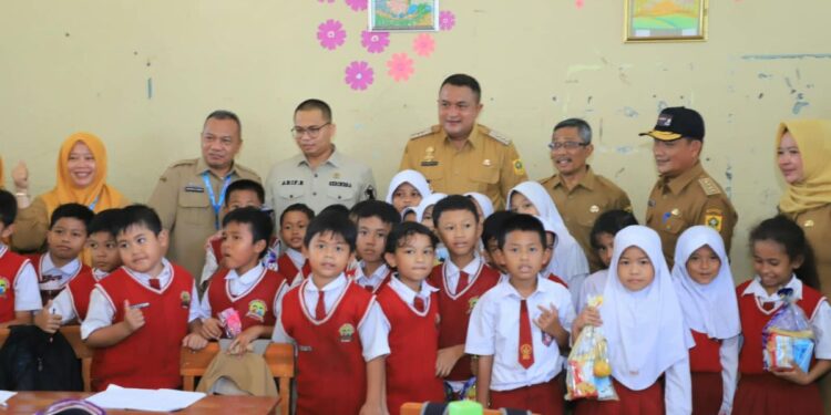 Abu Vulkanik Anak Krakatau, Rudy Susmanto Terapkan PJJ bagi Siswa di Kabupaten Bogor