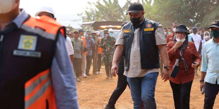 Rudy Susmanto Kerahkan Tim Gabungan Bantu Penanganan Kebakaran TPA Galuga