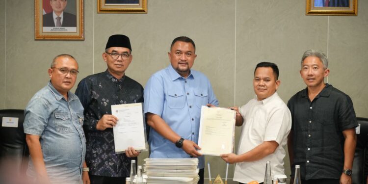 Rudy Susmanto Terima Bukti Hak Tanah PSU Sentul City, 320 Bidang Aset Kabupaten Bogor Tersertifikasi