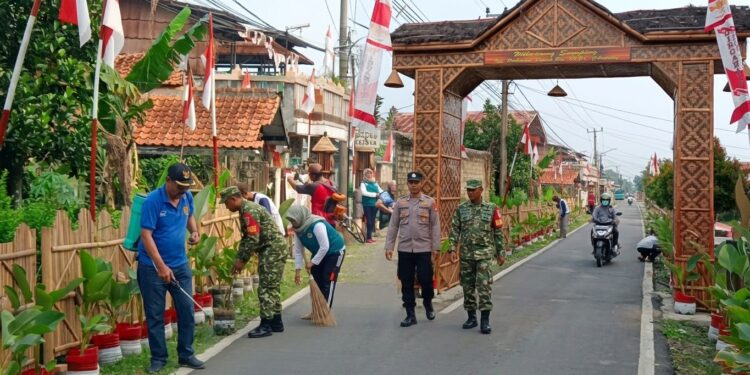 Tindak Lanjut Himbauan Pemerintah, Desa Cibanteng Gelar Kerjabakti Gotong-royong Di Dayeuh Pajajaran