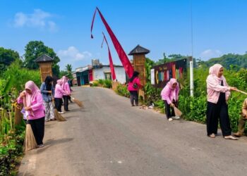 Kompak Bersama Wujudkan Cihideung Udik HADE Berkualitas, Kaum Ibu Bergerak Terdepan