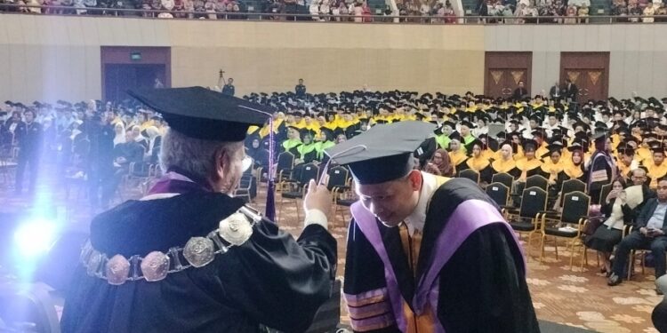 Prosesi Pengukuhan Wisudawan Universitas Gunadarma. kamis 22 Oktober 2026