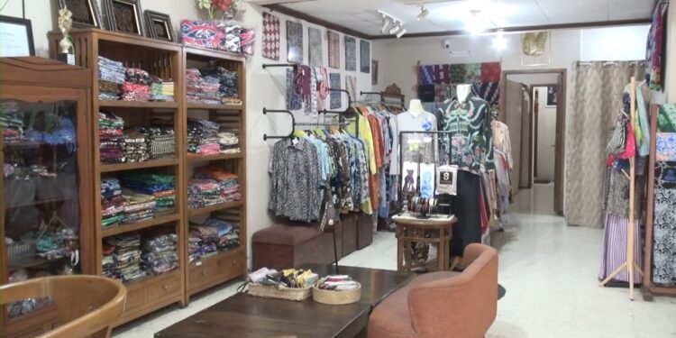 Handayani Geulis Lestarikan Batik Bogor, Hasilkan 225 Motif Dan Buka Edukasi Membatik