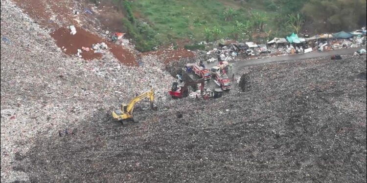 Titik Panas Tersembunyi Masih Ditemukan, Pemadaman TPA Cikundul Masuk Hari Keempat