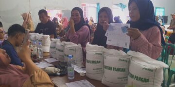 2.493 Keluarga Di Cidadap Sukabumi Terima Bantuan 30 Kilogram Beras