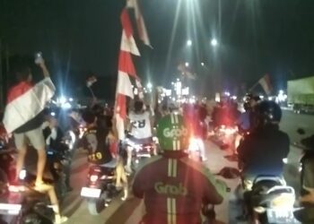 Euforia Kemenangan Timnas, Ratusan Suporter Cileungsi Tumpah Ke Jalan