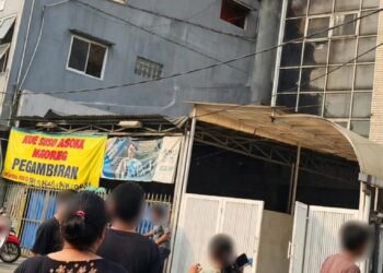 Rumah Makan Padang Di Rawamangun Terbakar, Ibu Dan Anak Lompat Dari Rooftop Untuk Selamatkan Diri